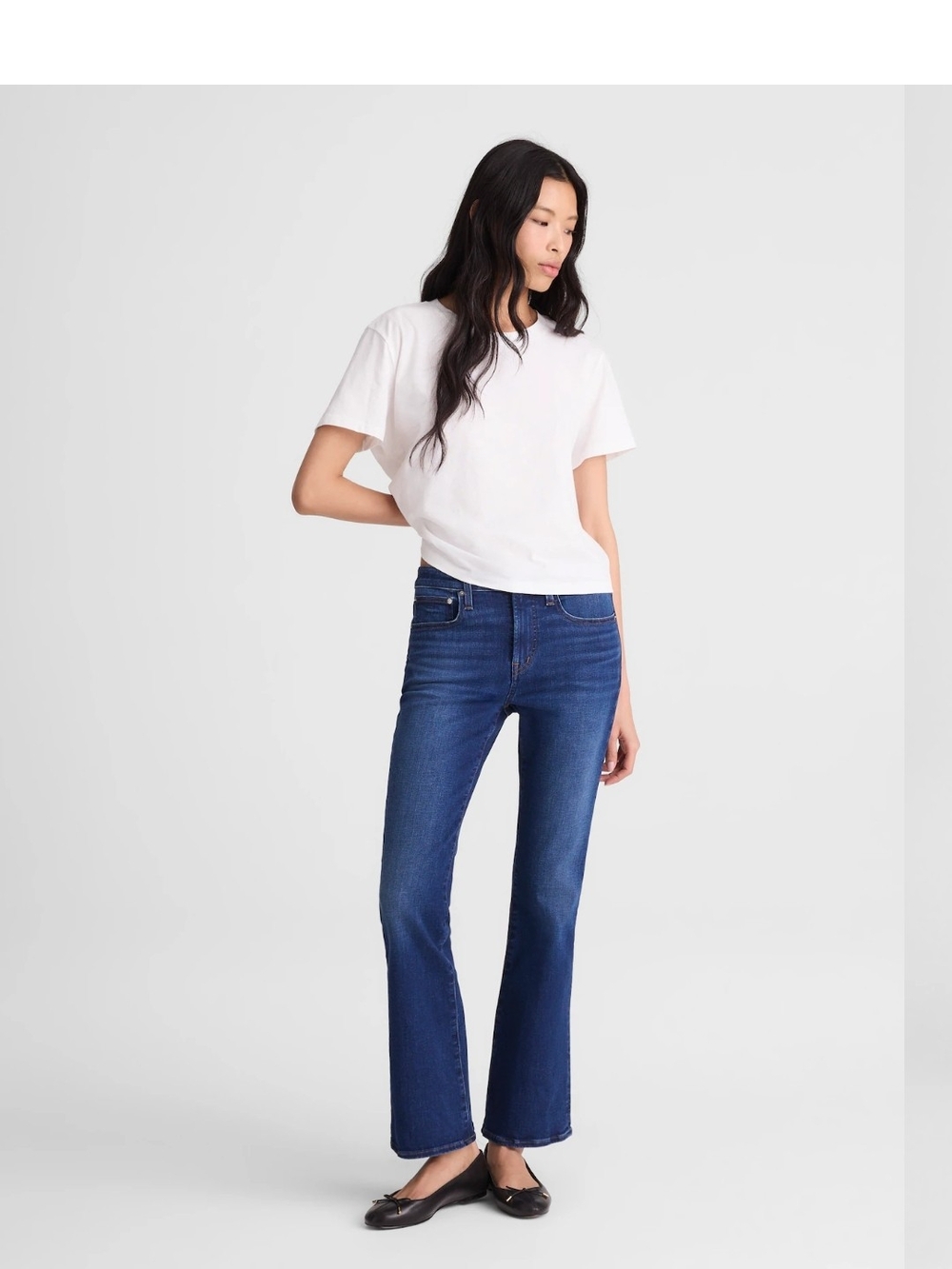 ￼4.8(49)

The Flare Crop Jean in Super Stretch Denim